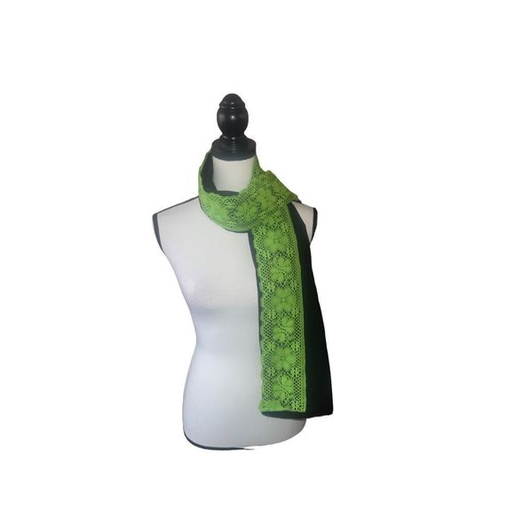 Boutique Black and Green Lace Scarf NWOT - Picture 6 of 9